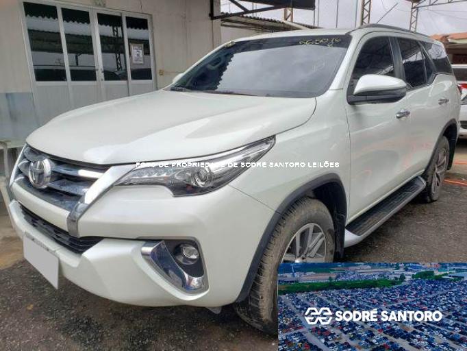 TOYOTA HILUX SW4 19/19